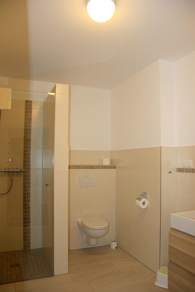 Ferienwohnung Südstrand I, Duschbad mit WC