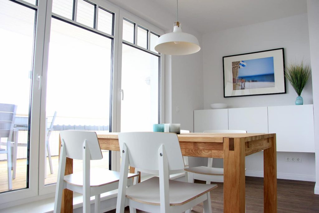 Ferienwohnung Südstrand II, Essplatz an der Fensterfront