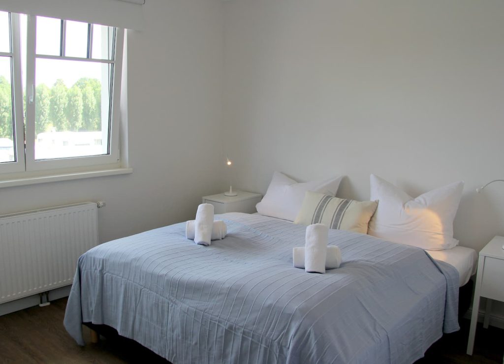 Ferienwohnung Südstrand III, Schlafzimmer 3 mit Doppelbett